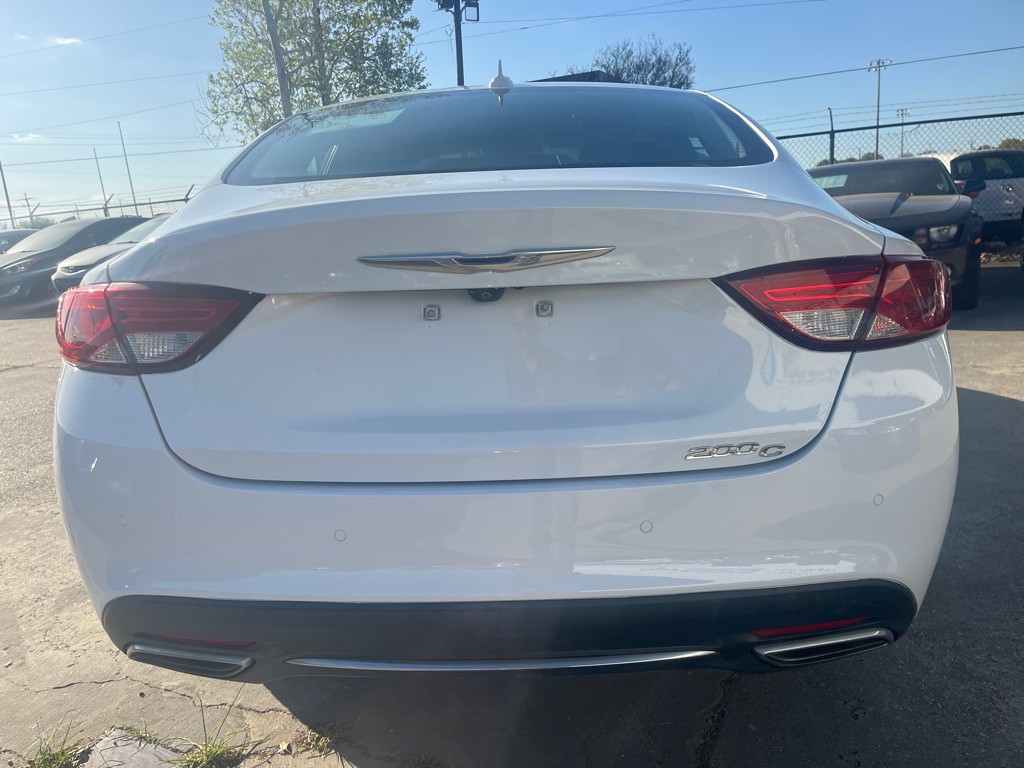 2015 Chrysler 200 Image 7