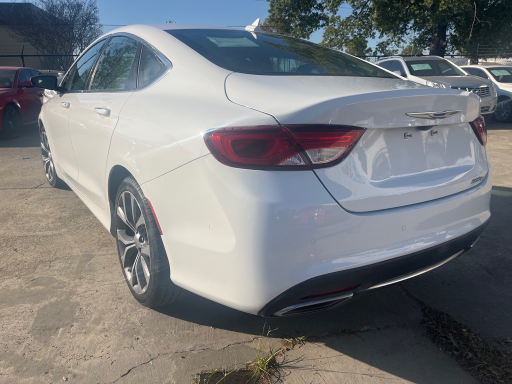 2015 Chrysler 200 Image 8