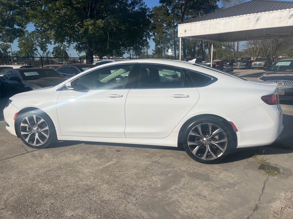 2015 Chrysler 200 Image 9