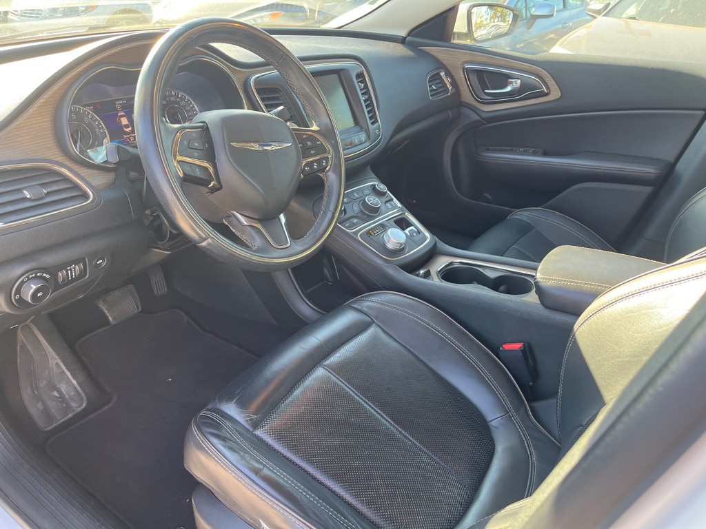 2015 Chrysler 200 Image 11