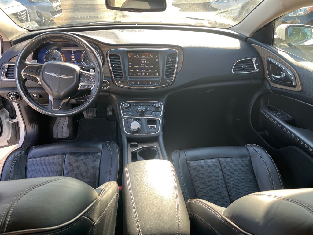 2015 Chrysler 200 Image 13