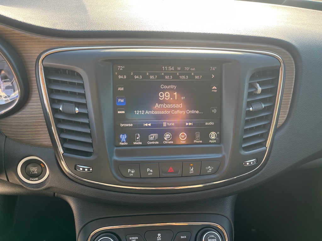 2015 Chrysler 200 Image 15