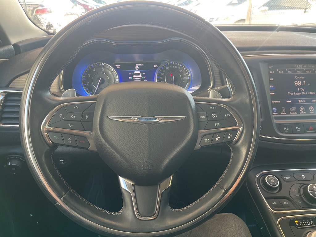 2015 Chrysler 200 Image 18