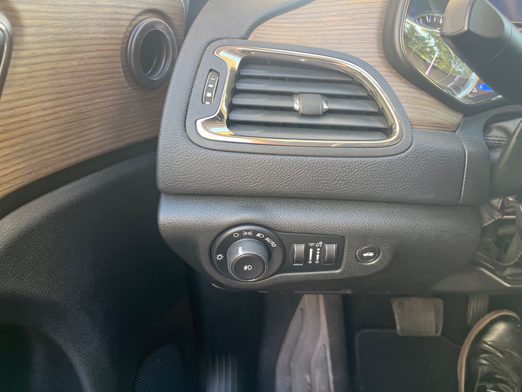 2015 Chrysler 200 Image 20