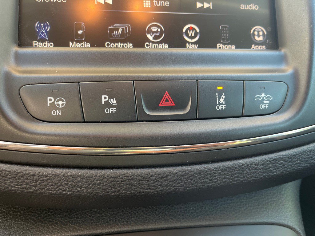 2015 Chrysler 200 Image 22