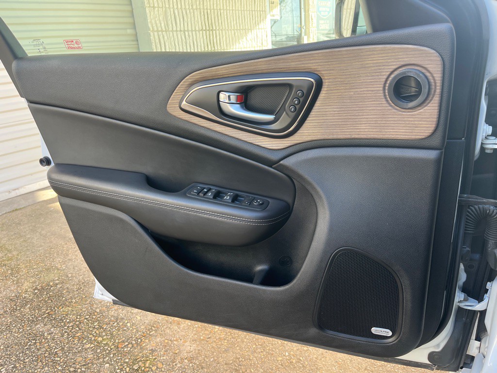 2015 Chrysler 200 Image 23