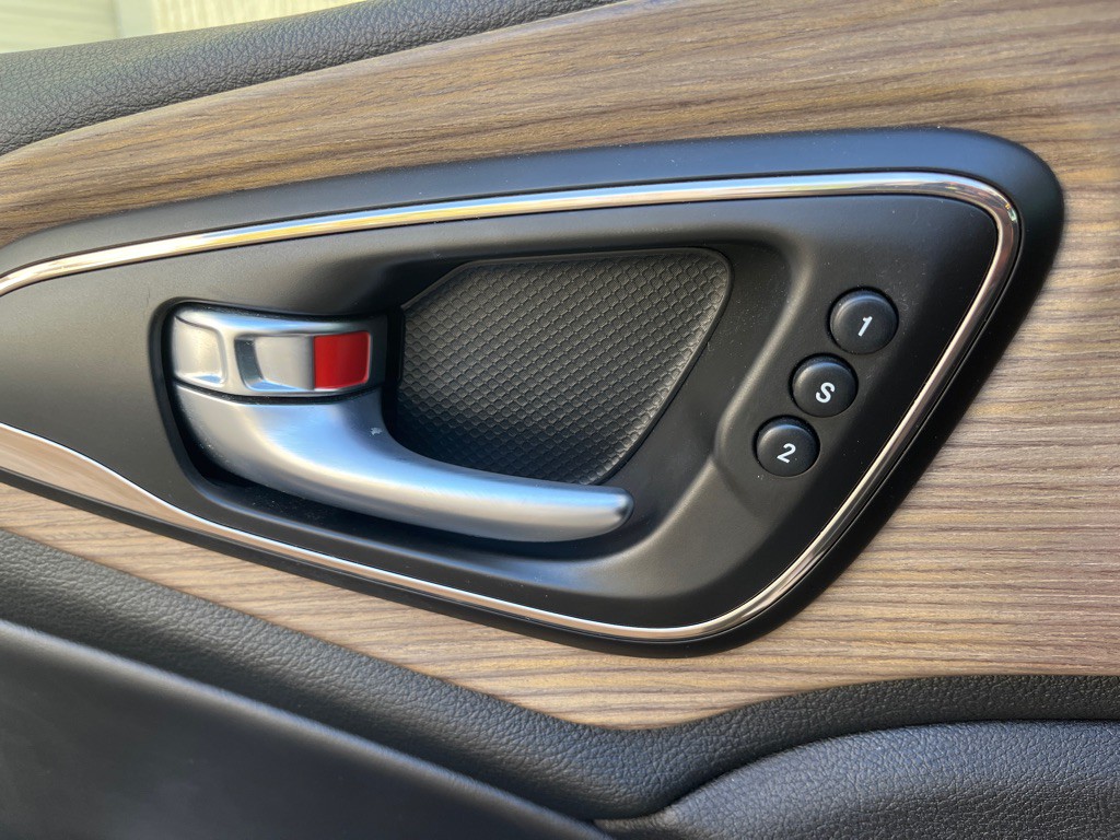 2015 Chrysler 200 Image 25