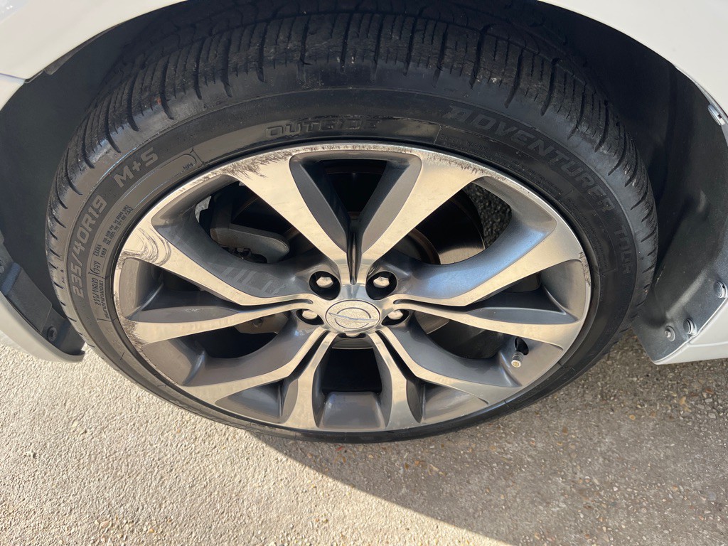 2015 Chrysler 200 Image 38