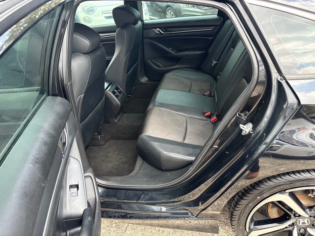 2018 Honda Accord Image 16