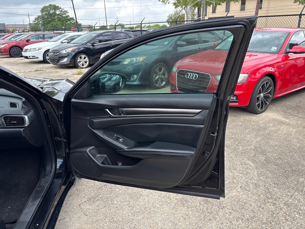 2018 Honda Accord Image 24