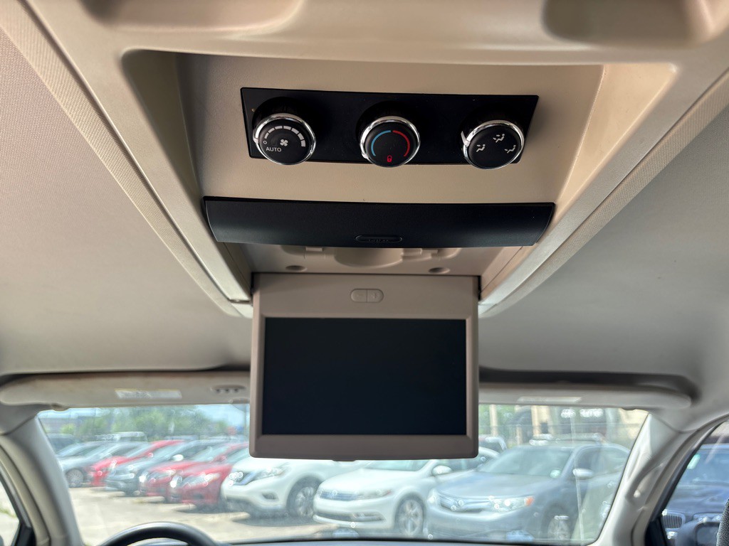 2015 Chrysler Town & Country Image 18