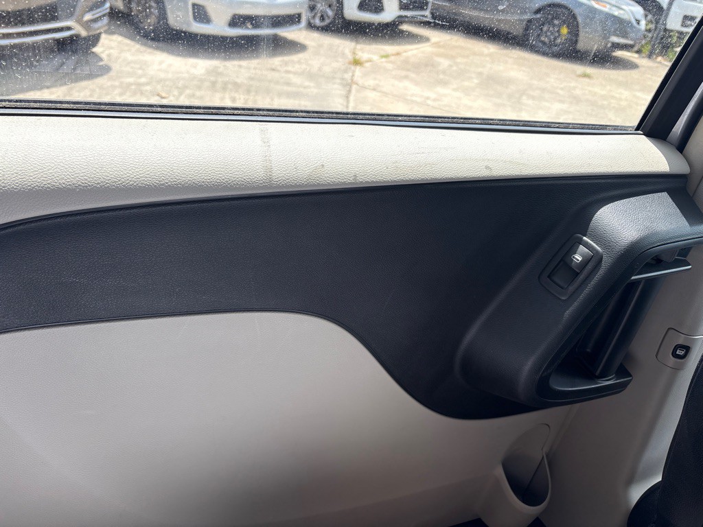 2015 Chrysler Town & Country Image 19