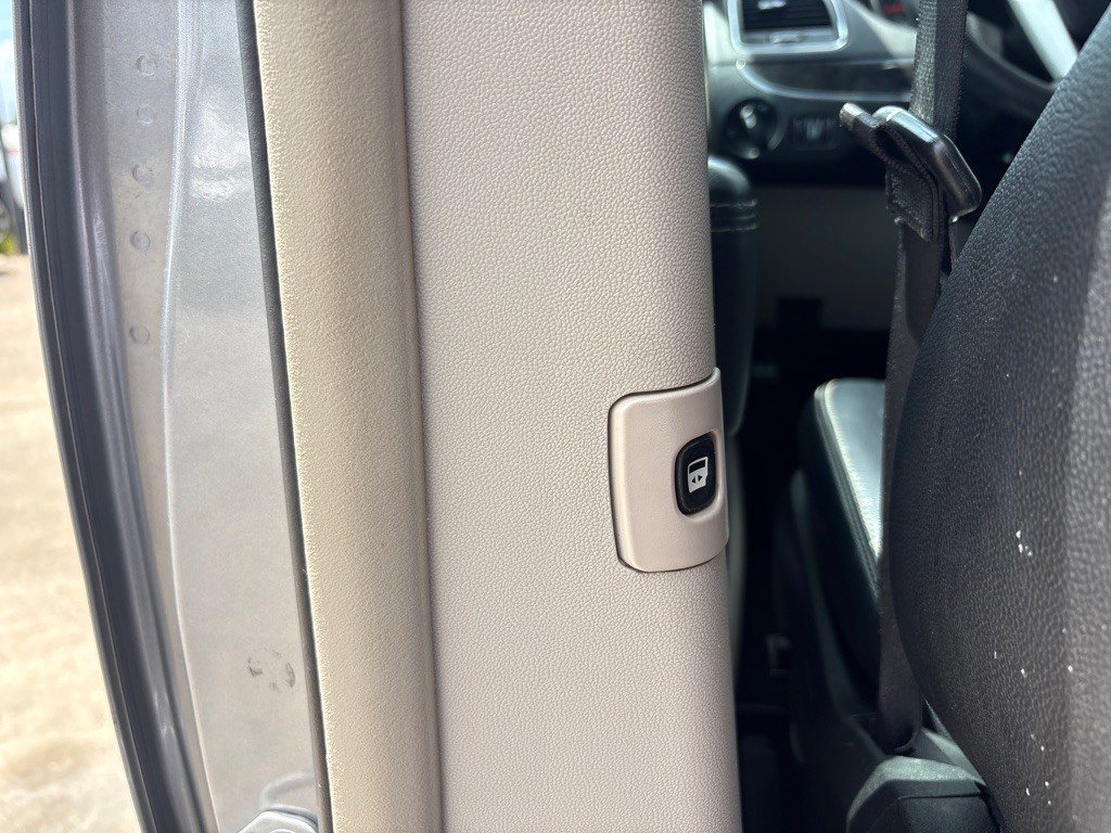 2015 Chrysler Town & Country Image 20