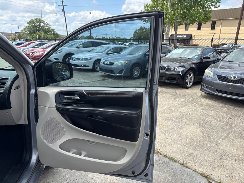 2015 Chrysler Town & Country Image 27