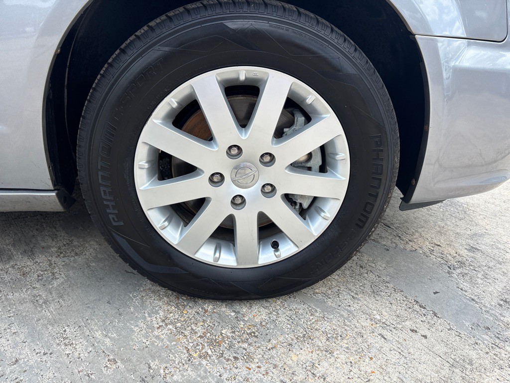 2015 Chrysler Town & Country Image 29