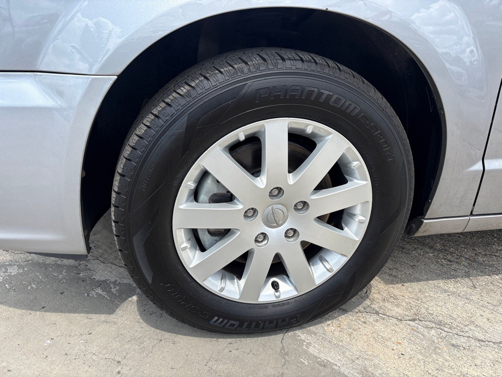 2015 Chrysler Town & Country Image 35