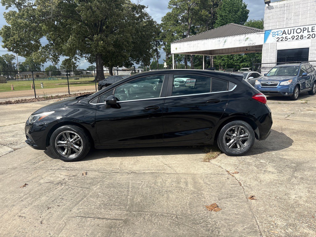 2018 Chevrolet Cruze Image 2
