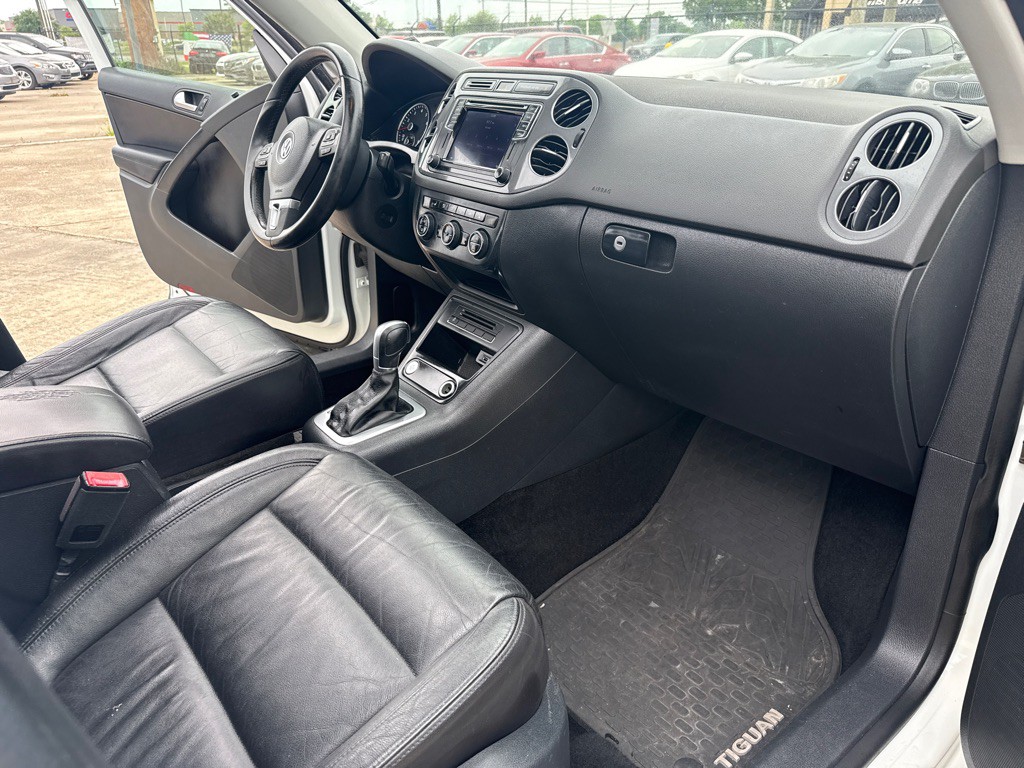 2017 Volkswagen Tiguan Image 30