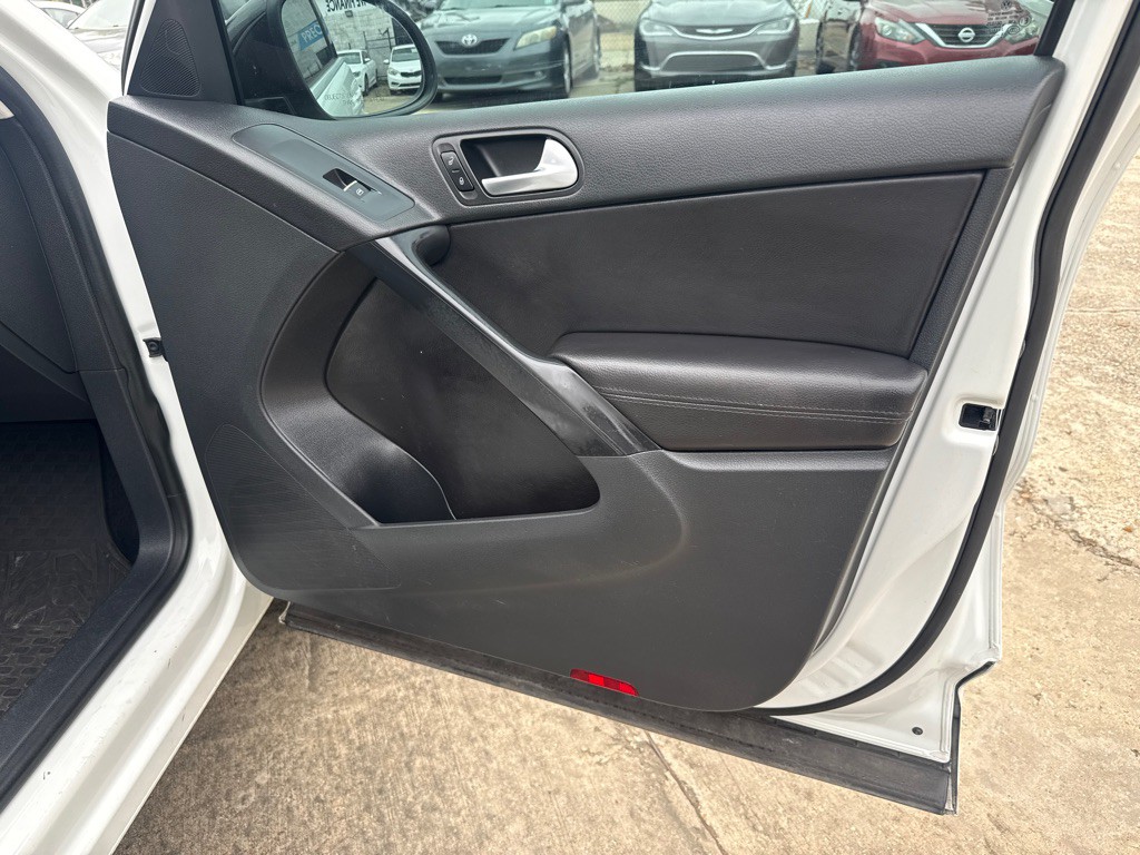2017 Volkswagen Tiguan Image 32