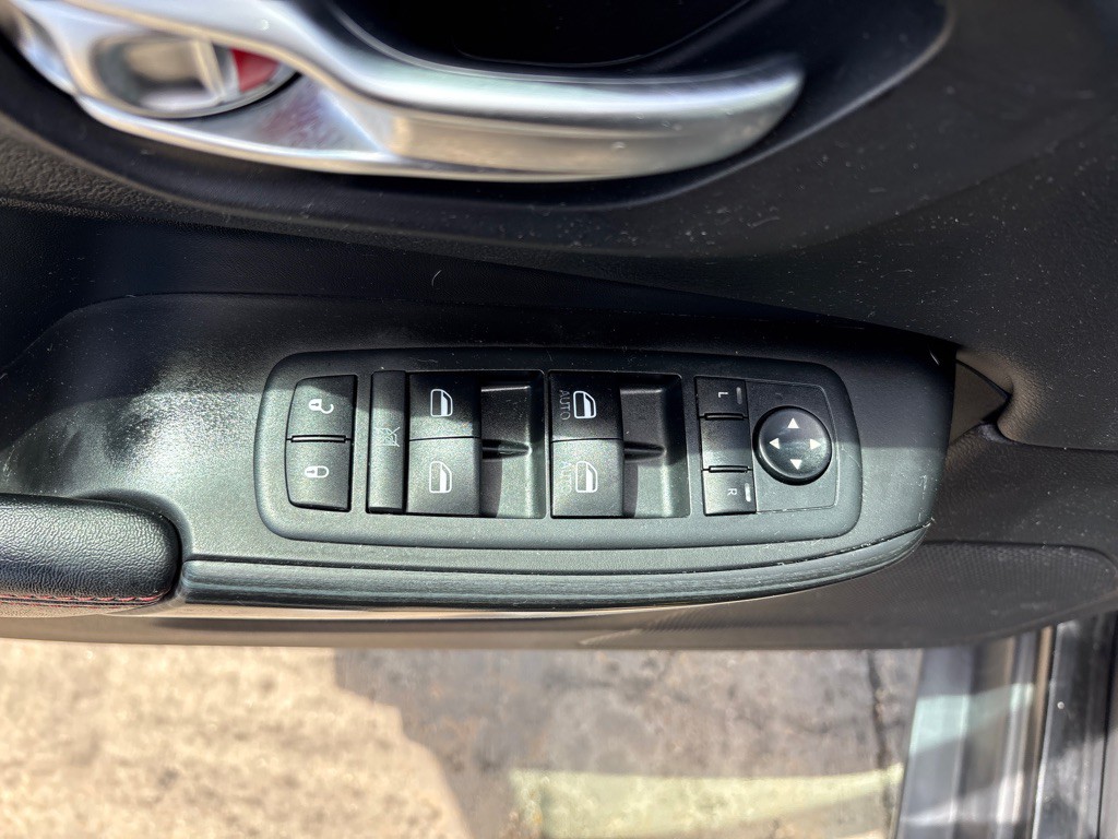 2014 Jeep Cherokee Image 16