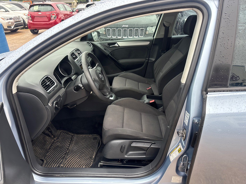 2011 Volkswagen Golf Image 9