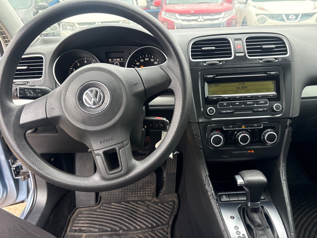 2011 Volkswagen Golf Image 10