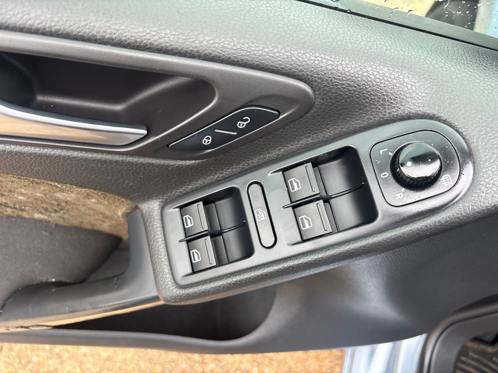 2011 Volkswagen Golf Image 14