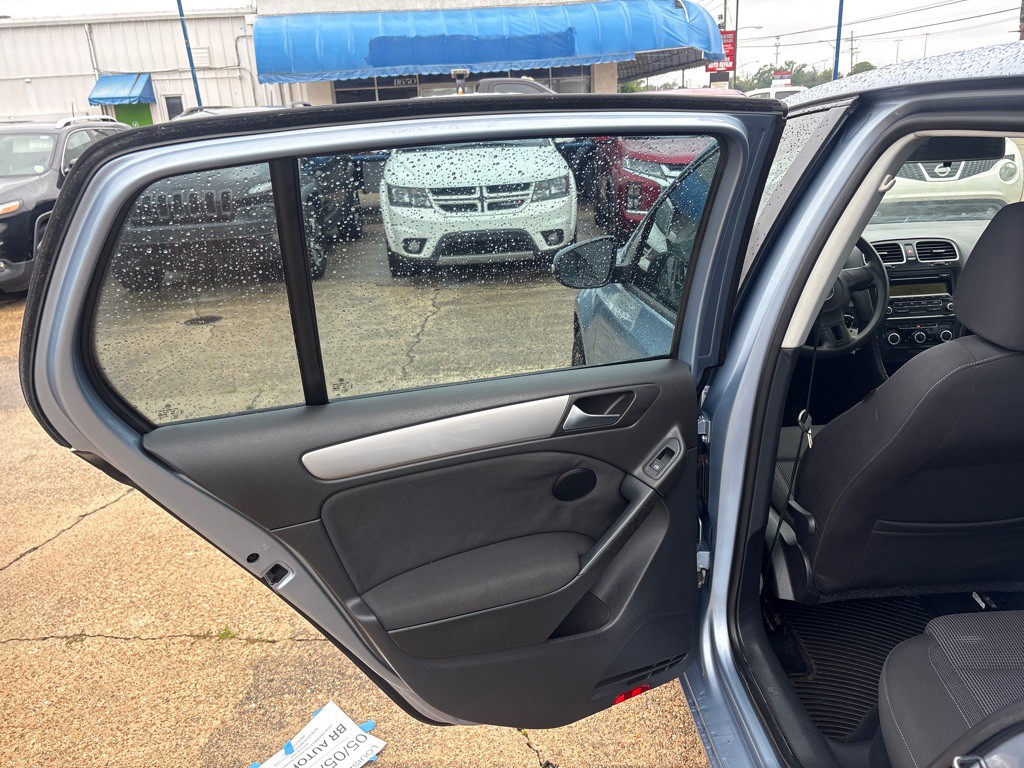 2011 Volkswagen Golf Image 17