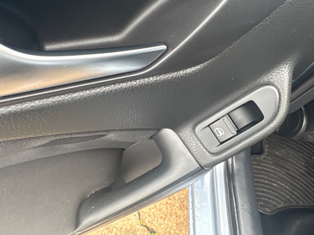 2011 Volkswagen Golf Image 18