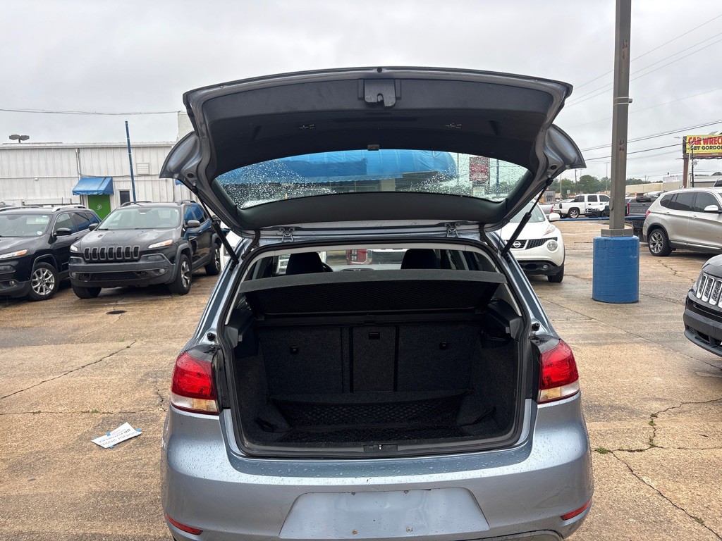 2011 Volkswagen Golf Image 19