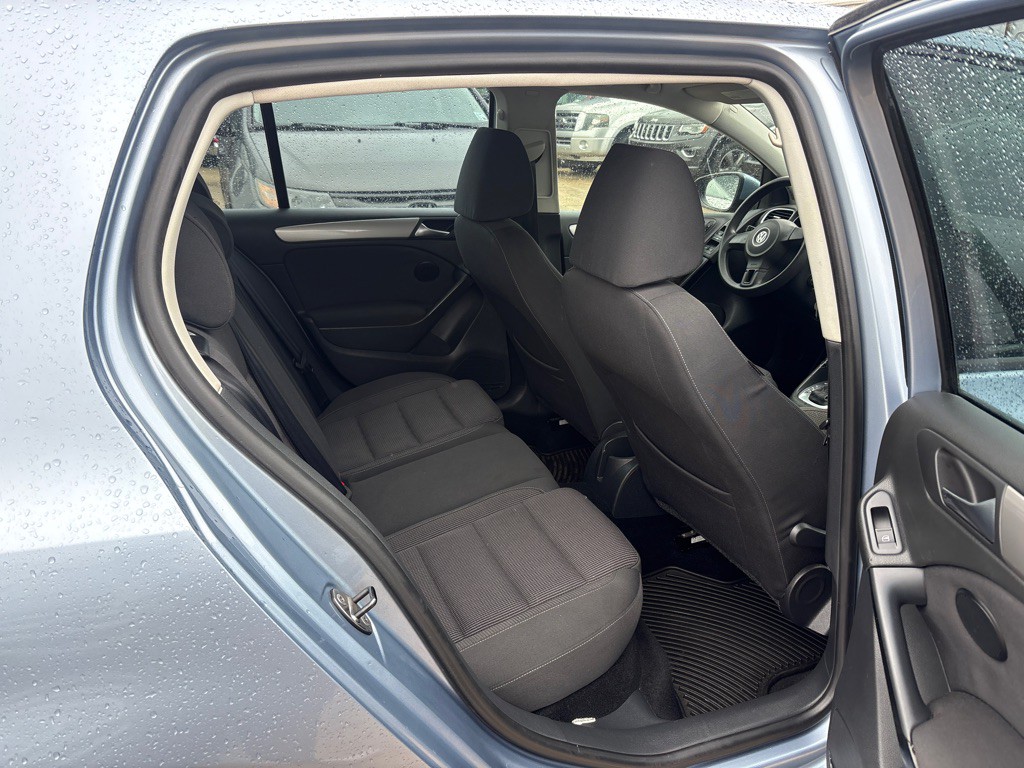 2011 Volkswagen Golf Image 20