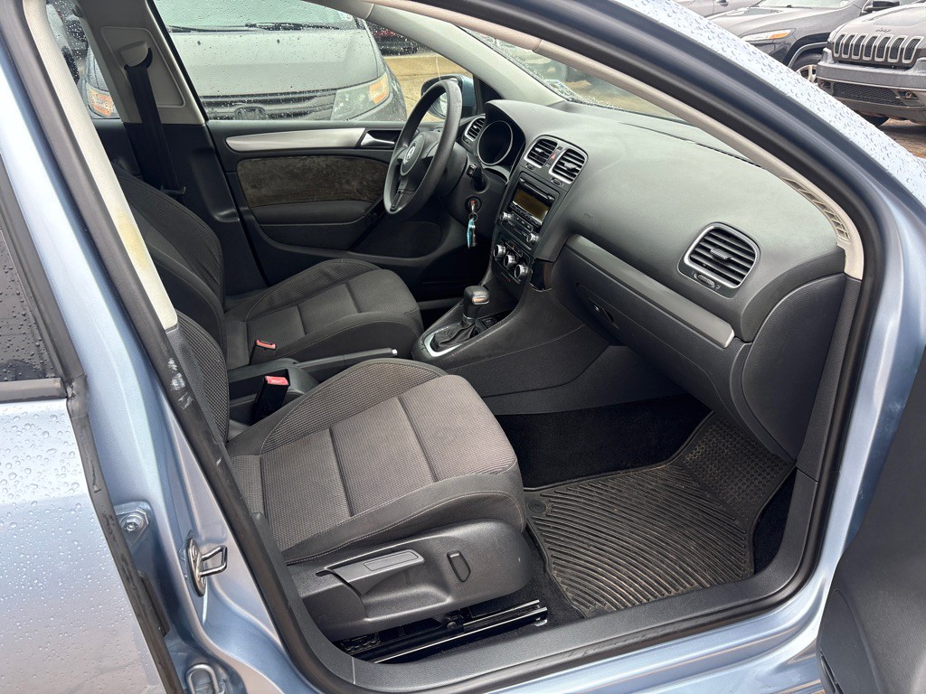 2011 Volkswagen Golf Image 23