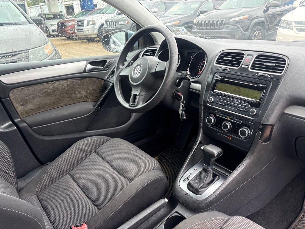 2011 Volkswagen Golf Image 24