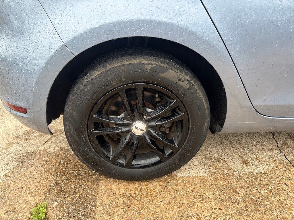 2011 Volkswagen Golf Image 29