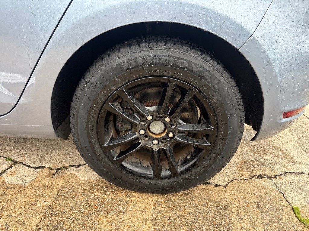 2011 Volkswagen Golf Image 31