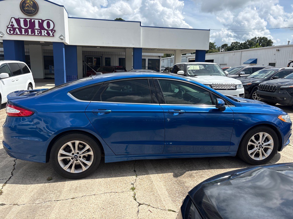 2017 Ford Fusion Image 2