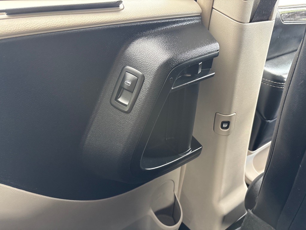 2015 Chrysler Town & Country Image 18