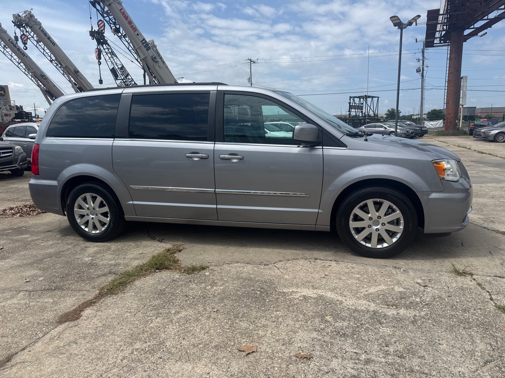 2015 Chrysler Town & Country Image 24