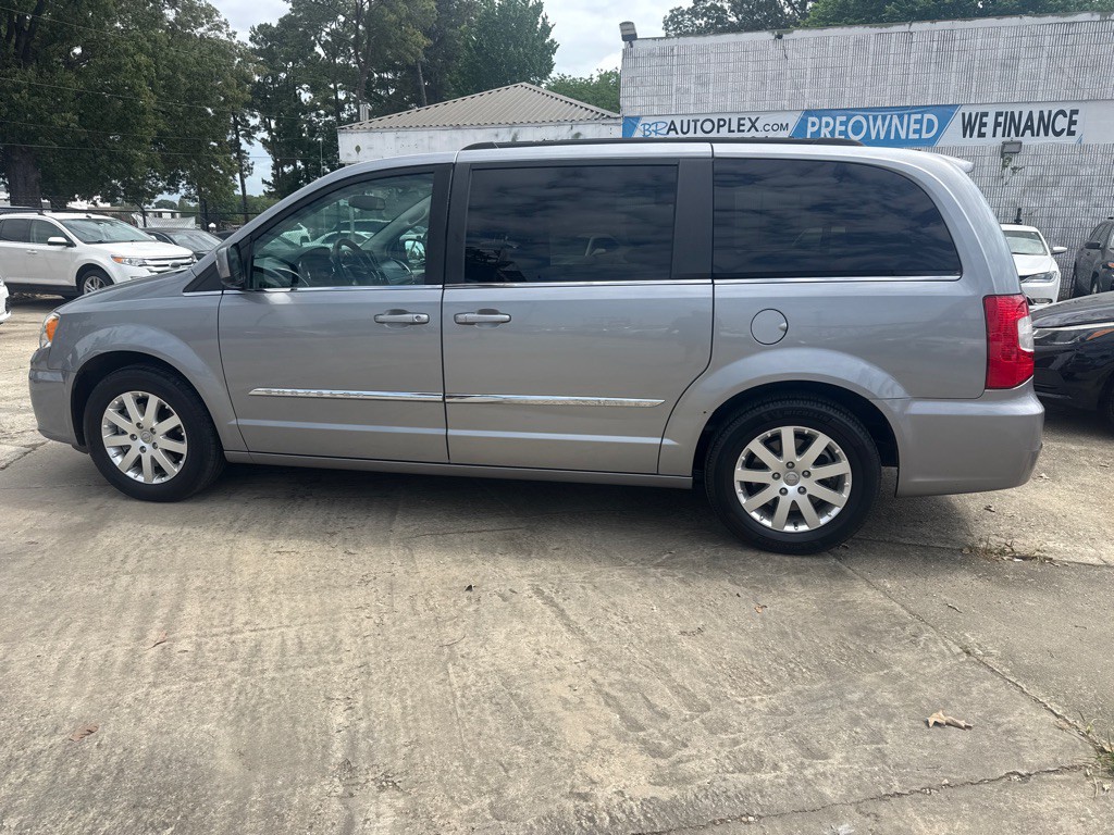 2015 Chrysler Town & Country Image 28