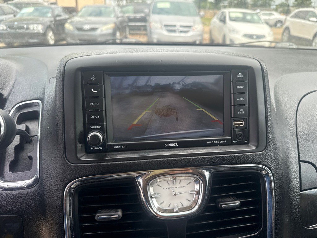 2015 Chrysler Town & Country Image 33