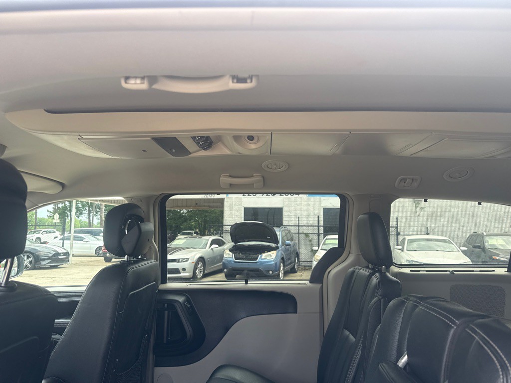 2015 Chrysler Town & Country Image 42