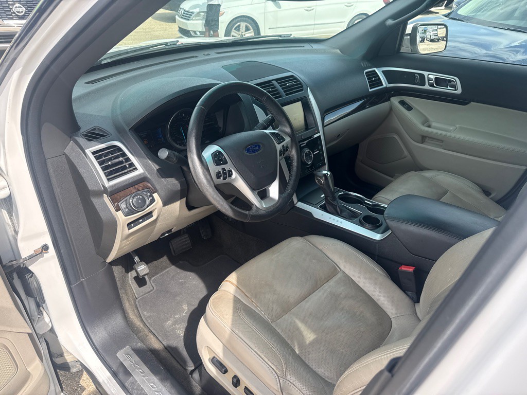 2015 Ford Explorer Image 9
