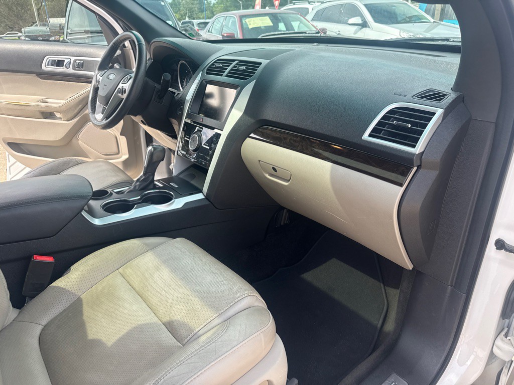 2015 Ford Explorer Image 30