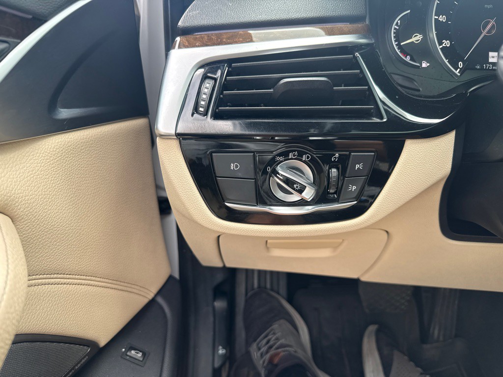 2017 BMW 5 Series Image 17