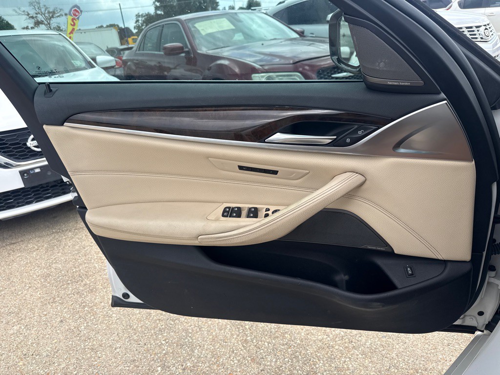 2017 BMW 5 Series Image 18