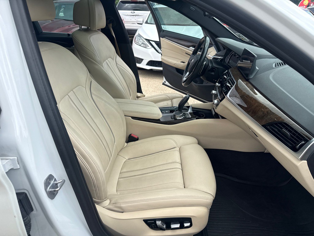 2017 BMW 5 Series Image 25