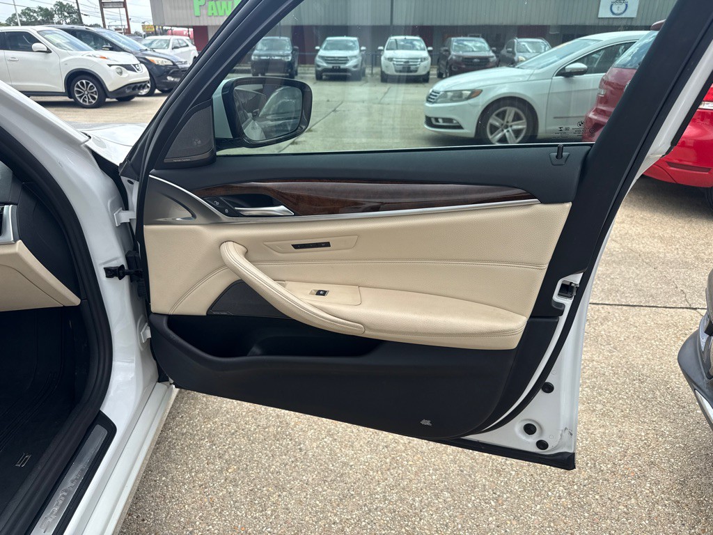2017 BMW 5 Series Image 26
