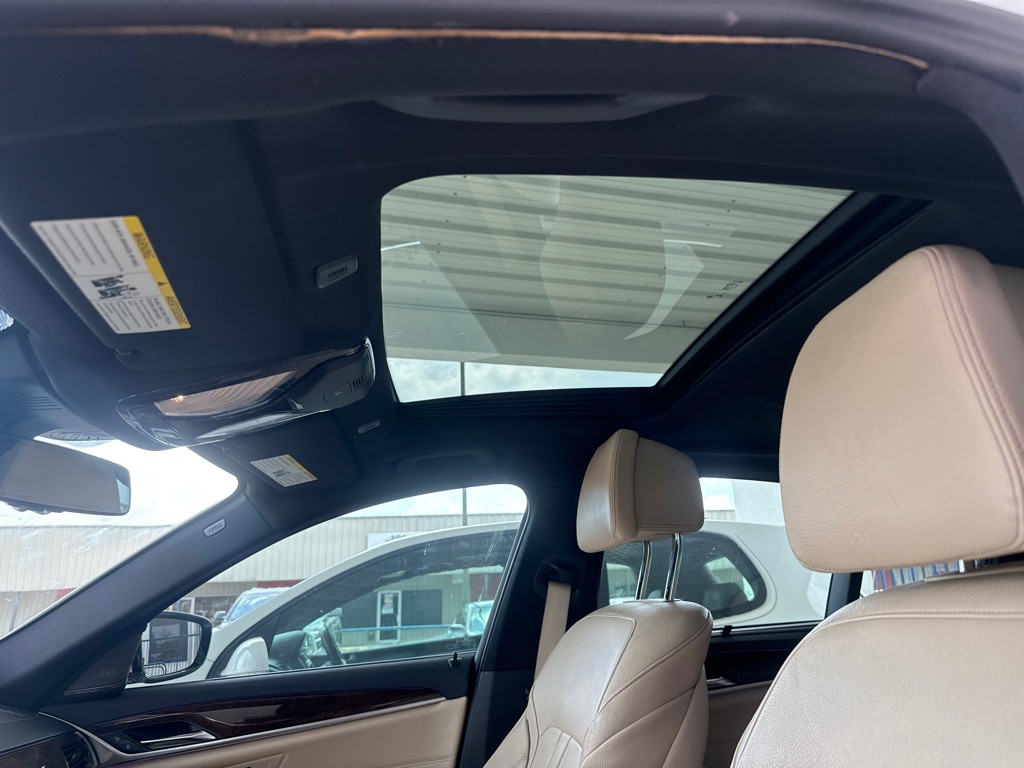 2017 BMW 5 Series Image 32