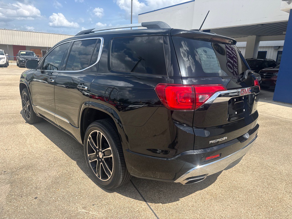 2017 GMC Acadia Image 8