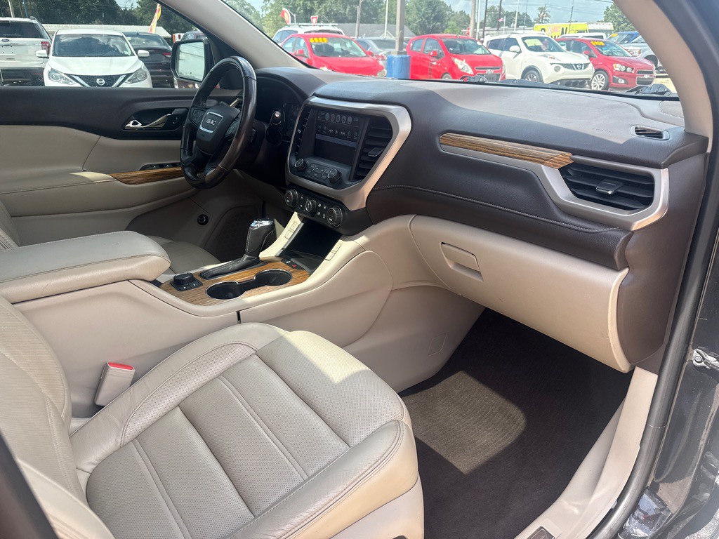 2017 GMC Acadia Image 31